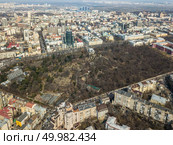 Aerial photo of the city of Kiev. Panoramic view of the botanical garden and Shevchenko University on a sunny spring day. Panoramic view of the town of Kiv with a botanical garden and the University of Shevchenko in the side. Стоковое фото, агентство Ingram Publishing / Фотобанк Лори
