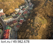 Aerial view of Bald mountain with places for picnics in the district Vozdvizhenka and beautiful new residential houses in Kiev, Ukraine. Photo drone. Bald mountain with places for picnics in the district Vozdvizhenka and beautiful new residential houses in Kiev. Стоковое фото, агентство Ingram Publishing / Фотобанк Лори