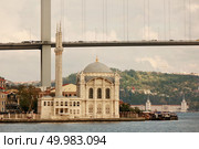 Top view of Ortakoy Mosque and Bosphorus Bridge Turkey Istanbul. Bosphorus Bridge Turkey Istanbul. Стоковое фото, агентство Ingram Publishing / Фотобанк Лори