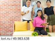 Freelance team celebrate thier success in cafe meeting. Стоковое фото, агентство Ingram Publishing / Фотобанк Лори
