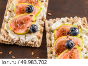 Canape or crostini with multigrain  crispread with cream cheese and fig jam on a slate board. Delicious appetizer ideal as an aperitif. Стоковое фото, агентство Ingram Publishing / Фотобанк Лори