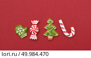 Four Christmas cookies on a red background with space for text. Four Christmas cookies on a red background. Стоковое фото, агентство Ingram Publishing / Фотобанк Лори