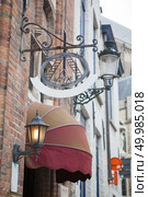sign saying Hotel in a Bruges street in Belgium. Sign saying Hotel in a Bruges street. Стоковое фото, агентство Ingram Publishing / Фотобанк Лори