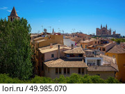 Beautiful view on ancient city. View on Palma de Mallorca old city Barrio Calatrava street in Balearic Islands. Ancient buildings represented on narrow streets.. View on Palma de Mallorca. Стоковое фото, агентство Ingram Publishing / Фотобанк Лори
