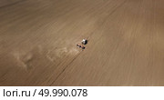 modern combine harvester works in the field. Sowing and harvesting. The concept of agronomy. Photo by drone. aerial view of harvest field with agricultural machinery carrying out work in the field. Стоковое фото, агентство Ingram Publishing / Фотобанк Лори