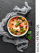 Italian minestrone soup with beef meatballs, vegetables and pasta in bowl. Italian minestrone soup with beef meatballs, vegetables and pasta. Стоковое фото, агентство Ingram Publishing / Фотобанк Лори