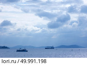 ships passing by the sea, a beautiful view of the sky with gray clouds, Istanbul Turkey. ships at sea, Turkey Istanbul. Стоковое фото, агентство Ingram Publishing / Фотобанк Лори
