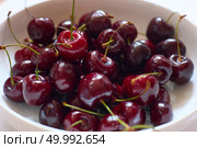 glass plate with ripe cherries close-up. Стоковое фото, фотограф Vladimir Drozdin / Фотобанк Лори