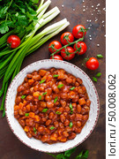 Stewed red beans with carrot in spicy tomato sauce. Стоковое фото, агентство Ingram Publishing / Фотобанк Лори