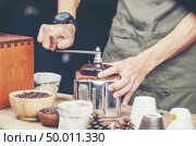 Smell of freshly grinded coffee. Стоковое фото, агентство Ingram Publishing / Фотобанк Лори