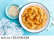 Hummus with chickpea and tahini, delicious and healthy protein vegan and vegetarian food, top view, flat lay. Стоковое фото, агентство Ingram Publishing / Фотобанк Лори