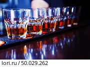 whiskey in a nightclub at the bar close-up. Стоковое фото, агентство Ingram Publishing / Фотобанк Лори