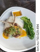 Grilled Lamb steak with spicy yellow sause and green vegetable on jasmine rice. . Стоковое фото, агентство Ingram Publishing / Фотобанк Лори