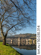 Bridge of Ponte da Barca, ancient portuguese village, on Minho river, north of Portugal. Стоковое фото, агентство Ingram Publishing / Фотобанк Лори