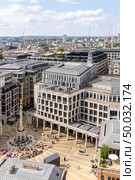 London stock exchange building at Paternoster Square next to St Paul’s Cathedral in the City of London, England. Стоковое фото, агентство Ingram Publishing / Фотобанк Лори