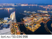 Aerial view of panoramic modern city in Yokohama City Japan with blue hour after sunset in th evening. Yokohama is the second largest city in Japan by population. Стоковое фото, агентство Ingram Publishing / Фотобанк Лори