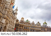 Guildhalls on the Grand Place in Brussels, Belgium.. Guildhalls on the Grand Place, Brussels. Стоковое фото, агентство Ingram Publishing / Фотобанк Лори