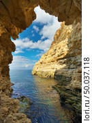 Grotto on the sea. Nature composition. Стоковое фото, агентство Ingram Publishing / Фотобанк Лори