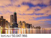 Sunset at Chicago Skylines building at Chicago downtown along Lake Michigan in Chicago City Illinois USA. Take from Ohio Street beach Milton Lee Olive Park. . Стоковое фото, агентство Ingram Publishing / Фотобанк Лори
