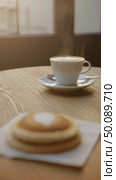 Morning coffee movement with steaming cappuccino and fresh pancakes in sunlit cafe. Стоковое AI-видео, аниматор Владимир Федоров / Фотобанк Лори