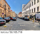 Революционная улица в Минске, Беларусь (2022 год). Редакционное фото, фотограф Иван Синайко / Фотобанк Лори