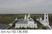 Церкви, храмы и монастыри России: Никитский монастырь, Переславль-Залесский - пролет во фронтальном направлении (2020 год). Стоковое видео, видеограф Александр Заречнев / Фотобанк Лори