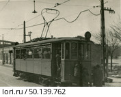 Смоленск, оккупация. 1942 год. Мальчишки-зайцы на трамвае. Стоковое фото, фотограф Retro / Фотобанк Лори
