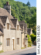 Castle Combe village in Cotswolds England UK. Стоковое фото, агентство Ingram Publishing / Фотобанк Лори