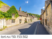Castle Combe village in Cotswolds England UK. Стоковое фото, агентство Ingram Publishing / Фотобанк Лори