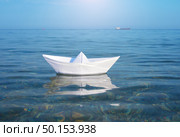 Paper toy ship and deep blue sea. Conceptual design. Стоковое фото, агентство Ingram Publishing / Фотобанк Лори