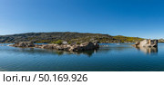 Lagoa Comprida is the largest lake of Serra da Estrela Natural park, Portugal. Стоковое фото, агентство Ingram Publishing / Фотобанк Лори