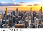 Sunset Aerial view of Chicago Skylines building at Chicago downtown in Chicago City Illinois USA. Looking to the south of Chicago. Стоковое фото, агентство Ingram Publishing / Фотобанк Лори