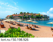 Beach near the island of Sveti Stefan. Стоковое фото, агентство Ingram Publishing / Фотобанк Лори