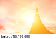 Silhouette of girl expressed his delight on the mountain at sunset. Стоковое фото, агентство Ingram Publishing / Фотобанк Лори