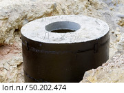 Верхняя часть цементного кольца для колодца. Top part of Concrete water wells. Стоковое фото, фотограф Татьяна Д / Фотобанк Лори