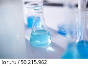 scientist with equipment and science experiments ,laboratory glassware containing chemical liquid for design or decorate science or other your content and selective focus. Стоковое фото, агентство Ingram Publishing / Фотобанк Лори