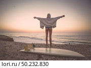 A beautiful girl at the beach with her bodyboard. Стоковое фото, агентство Ingram Publishing / Фотобанк Лори