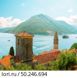 View of islets of St. George and Our Lady of the Rocks through Perast, Montenegro. Стоковое фото, агентство Ingram Publishing / Фотобанк Лори