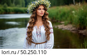 Красивая девушка в венке у воды. Праздник Ивана Купала. Стоковое AI-изображение, AI-художник Ирина Гильмуллина / Фотобанк Лори