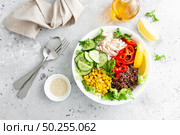 Chicken meat lunch bowl with fresh salad leaves, corn, cucumber, sweet pepper and quinoa. Стоковое фото, агентство Ingram Publishing / Фотобанк Лори