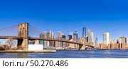 Brooklyn bridge with cityscape of Lower Manhattan skyscrapers skylines bulding New York City in New York State NY , USA. Lower Manhattan is the largest financial district in the world. Стоковое фото, агентство Ingram Publishing / Фотобанк Лори