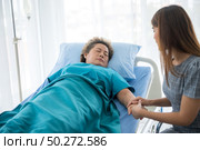 The daughter visits the grandmother who is sick in the hospital. Стоковое фото, агентство Ingram Publishing / Фотобанк Лори