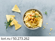 Homemade chickpea hummus with chips. Стоковое фото, агентство Ingram Publishing / Фотобанк Лори