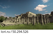 Chichen Itza Pyramid Kukulcan Wide View Sunny Day Plaza. Стоковое видео, видеограф Поскребышев Михаил / Фотобанк Лори