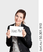 Business woman holding a card board with the text message "Hire me". Стоковое фото, агентство Ingram Publishing / Фотобанк Лори