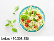 Pasta fettuccine with chicken breast, baked tomatoes, parmesan cheese and avocado guacamole sauce. Стоковое фото, агентство Ingram Publishing / Фотобанк Лори