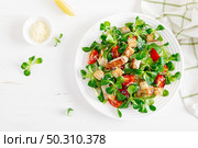 Caesar salad with grilled chicken meat, fresh tomato, croutons, lambs lettuce and parmesan cheese. Healthy lunch. Top view. Стоковое фото, агентство Ingram Publishing / Фотобанк Лори