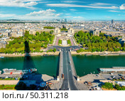 View on river Seine, Trocadero and La Defense from Eiffel tower in Paris. Стоковое фото, агентство Ingram Publishing / Фотобанк Лори
