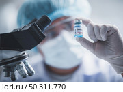 fight against COVID-19, coronavirus vaccine research in hospital laboratory, professional scientists holds bottle of new vaccine for virus cure treatment injection, medicine clinical during pandemic. Стоковое фото, агентство Ingram Publishing / Фотобанк Лори