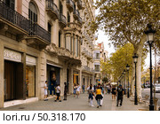 SPAIN, BARCELONA - SEPTEMBER 3, 2023: Passeig de Gracia, one of main avenues of Barcelona, Spain. Редакционное фото, фотограф Яков Филимонов / Фотобанк Лори
